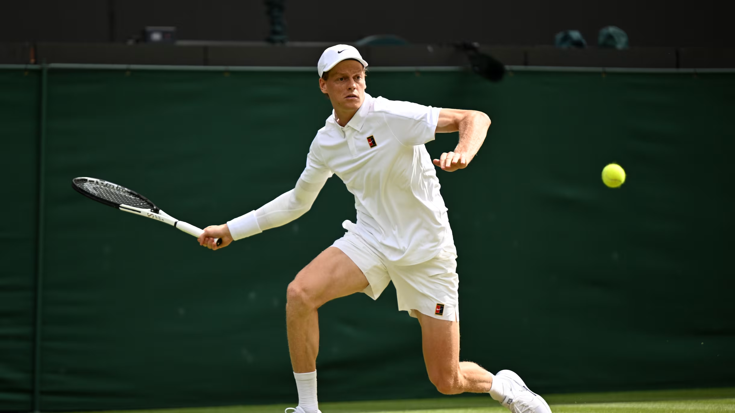 美国网球队险胜澳大利亚网球队，纳达尔统治全场