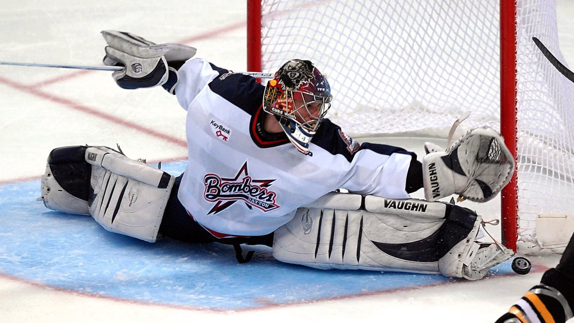 从上海男篮的团队洪流到文班亚马的满分答卷,现代篮球的两种胜利哲学